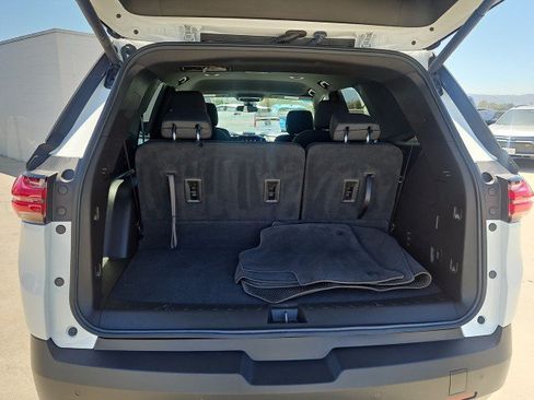 Used 2023 Chevrolet Traverse LT FWD image 25