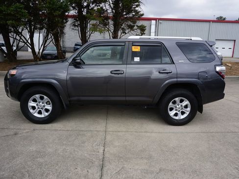 Used 2017 Toyota 4Runner SR5 Premium image 17