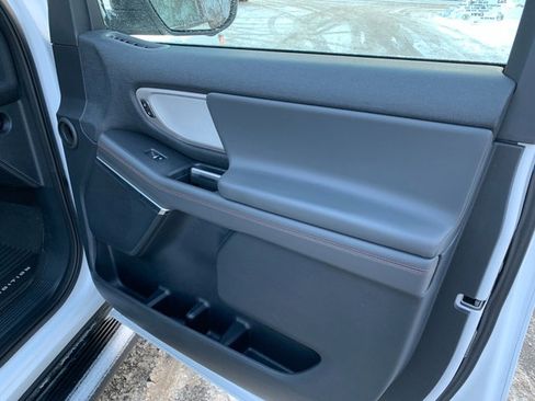 Used 2025 Ford Expedition Active image 16