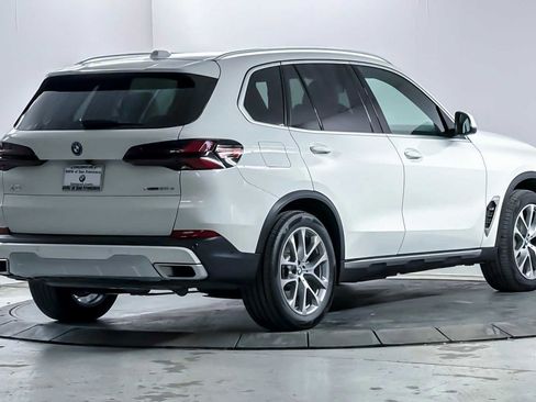 Used 2024 BMW X5 xDrive50e image 2