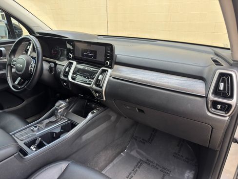 Used 2022 Kia Sorento S w/ Panoramic Sunroof Package AWD/4WD image 14