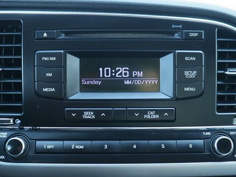 Used 2017 Hyundai Elantra SE image 46