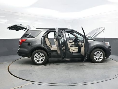 Used 2019 Ford Explorer XLT w/ Equipment Group 202A AWD/4WD image 50