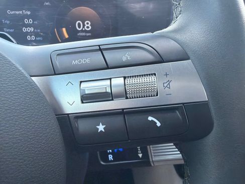 Used 2025 Hyundai Tucson Limited FWD image 23