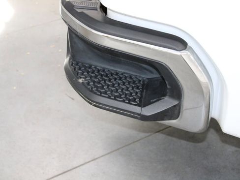 Used 2023 GMC Sierra 1500 SLT image 17