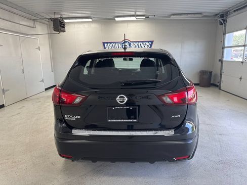 Used 2018 Nissan Rogue Sport S w/ S Appearance Package AWD/4WD image 4