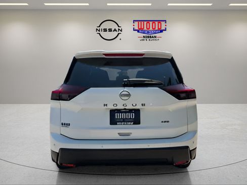 Used 2024 Nissan Rogue S AWD/4WD image 3