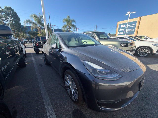 Used 2024 Tesla Model Y Long Range AWD/4WD image 5