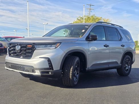 New 2025 Honda Pilot TrailSport image 15