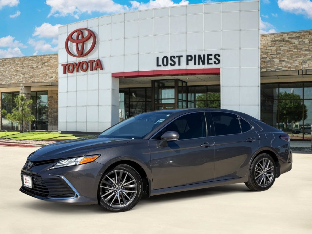 Certified 2021 Toyota Camry XLE FWD image 1