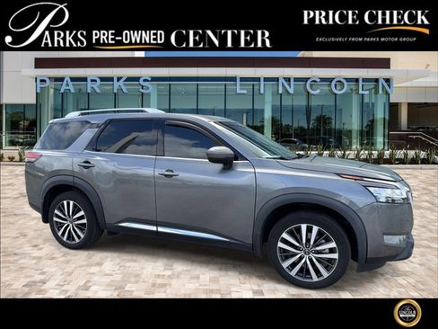 Used 2022 Nissan Pathfinder Platinum w/ Cargo Package AWD/4WD image 1