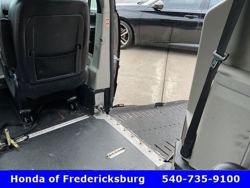 Used 2017 Dodge Grand Caravan SXT FWD image 24