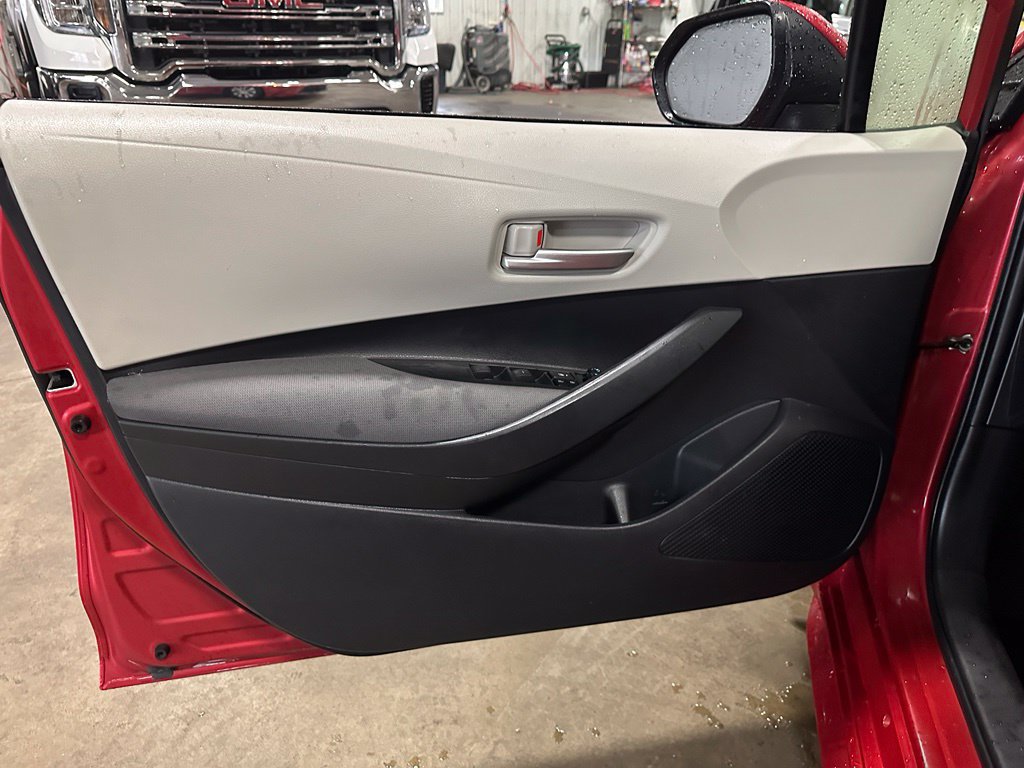 Used 2021 Toyota Corolla LE FWD image 12