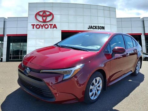 Certified 2025 Toyota Corolla LE image 1