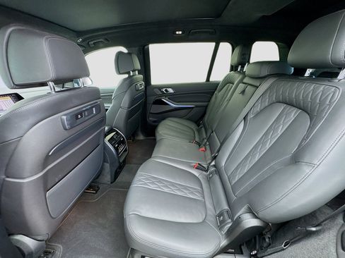 Used 2022 BMW X7 M50i w/ Dynamic Handling Package image 16