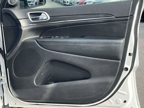 Used 2022 Jeep Grand Cherokee Limited image 27