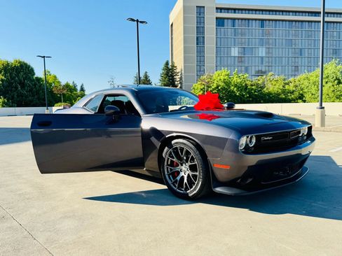 Used 2016 Dodge Challenger SRT w/ Technology Group image 46