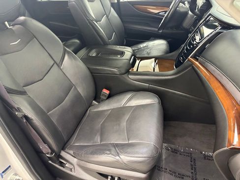 Used 2017 Cadillac Escalade ESV Luxury AWD/4WD image 47