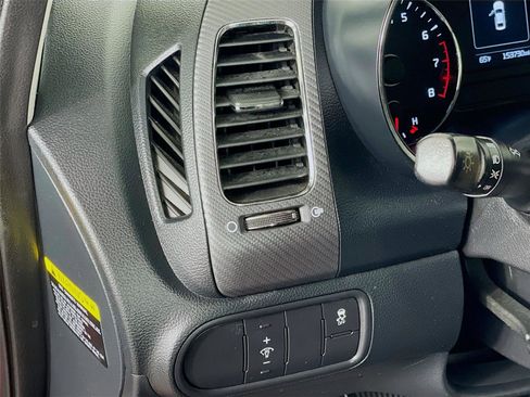 Used 2017 Kia Forte S image 13