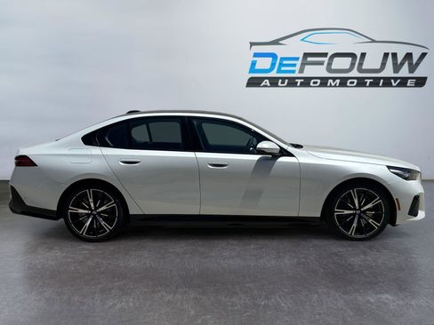 New 2026 BMW 550e xDrive 550e xDrive image 2