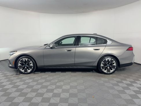 Certified 2025 BMW 530i image 2
