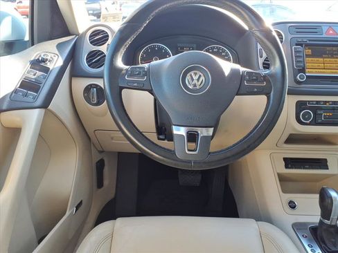 Used 2011 Volkswagen Tiguan S image 5