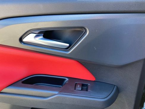 New 2025 Chevrolet Equinox EV RS w/ Convenience Package II FWD image 18