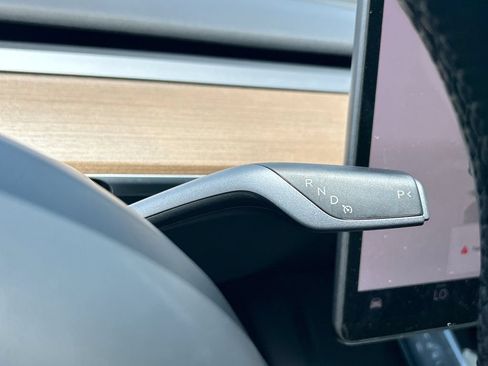 Used 2023 Tesla Model Y Long Range AWD/4WD image 18