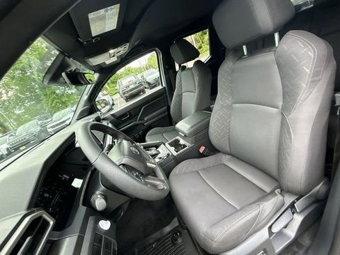 Used 2025 Toyota Tacoma SR5 w/ SR5 Upgrade Package AWD/4WD image 15
