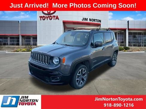 Used 2017 Jeep Renegade Latitude image 2