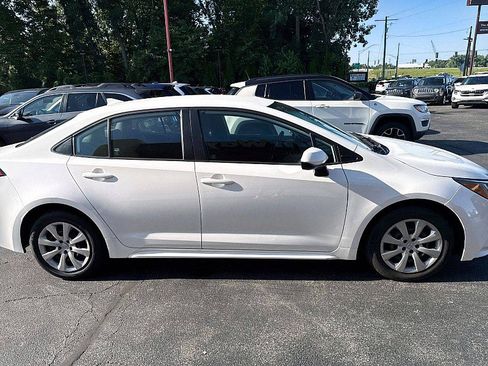 Used 2022 Toyota Corolla LE FWD image 6