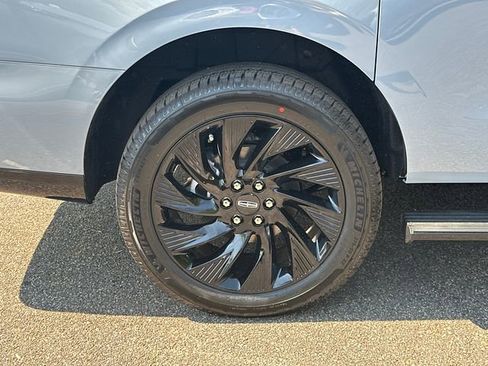 New 2026 Lincoln Navigator L Reserve AWD/4WD image 19