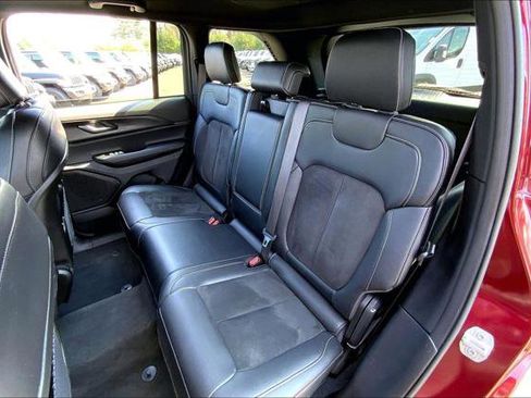 Certified 2025 Jeep Grand Cherokee Altitude AWD/4WD image 20