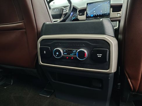Used 2022 Ford Expedition Limited image 36