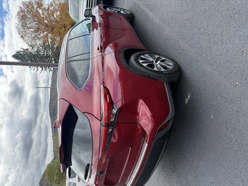 Used 2022 Toyota Highlander XLE image 4