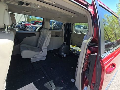 Used 2012 Chrysler Town & Country Touring w/ Entertainment Group #1 FWD image 15