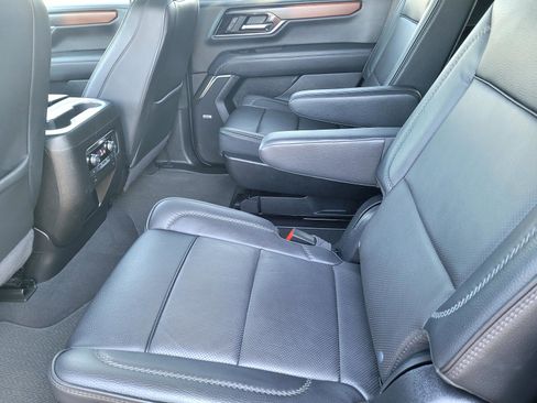 Used 2025 GMC Yukon Denali AWD/4WD image 12