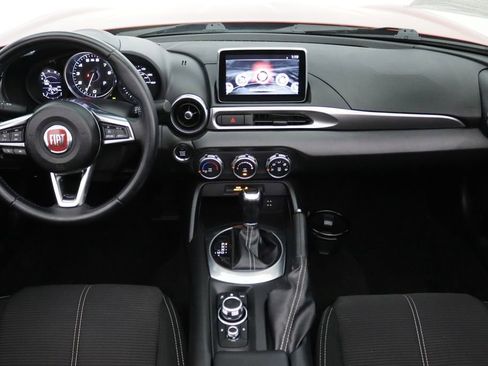 Used 2017 FIAT 124 Spider Classica RWD image 19