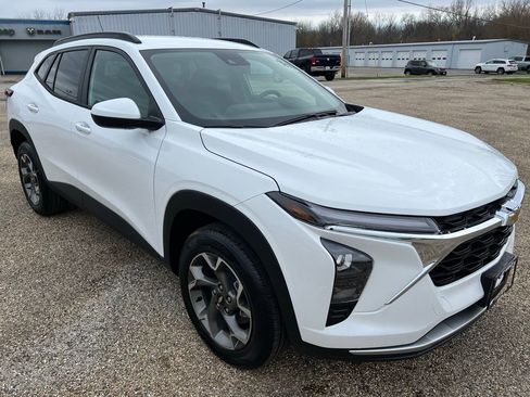 New 2026 Chevrolet Trax LT w/ LT Convenience Package FWD image 7