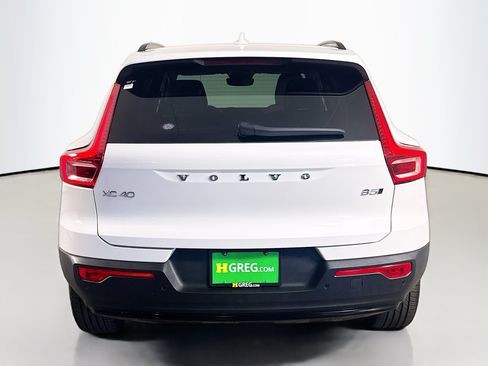 Used 2026 Volvo XC40 B5 Plus AWD/4WD image 8
