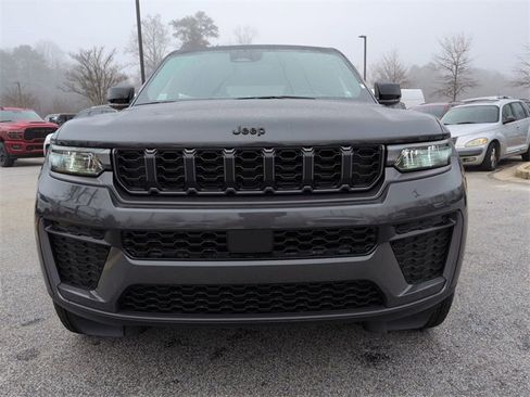 New 2026 Jeep Grand Cherokee Altitude image 8