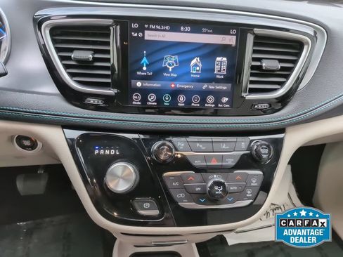 Used 2020 Chrysler Pacifica Limited w/ Advanced Safetytec Group FWD image 19