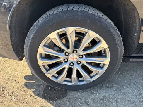 Used 2023 GMC Yukon Denali w/ Denali Reserve Package image 9