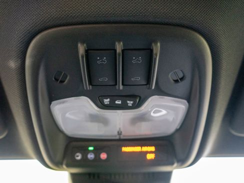 Used 2025 GMC Canyon Denali AWD/4WD image 23