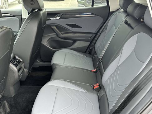 Certified 2025 Volkswagen Tiguan SE AWD/4WD image 13