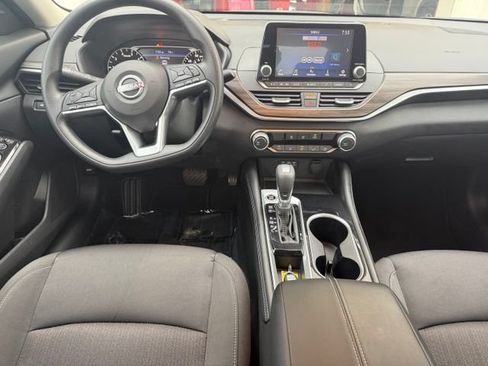 Used 2023 Nissan Altima 2.5 SV FWD image 9