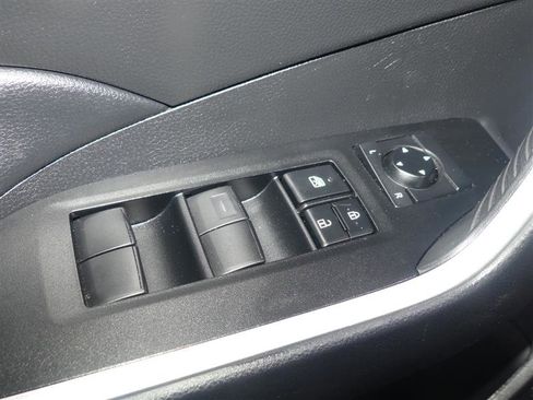 Used 2021 Toyota RAV4 XLE AWD/4WD image 20