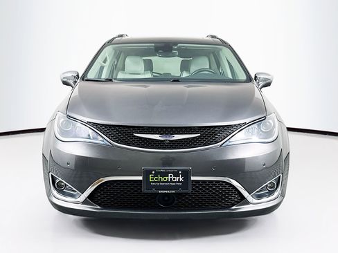 Used 2017 Chrysler Pacifica Limited w/ Advanced Safetytec Group image 2