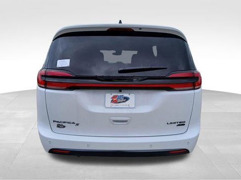 New 2027 Chrysler Pacifica Limited AWD/4WD image 4