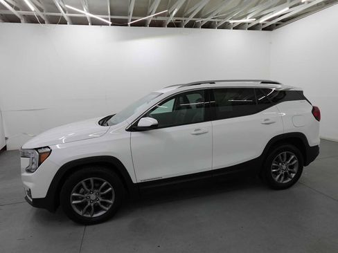 Used 2024 GMC Terrain SLT image 8
